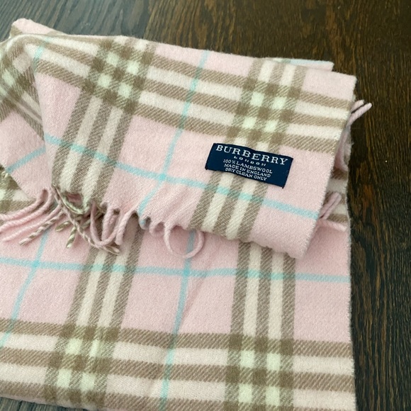 Burberry Accessories - Burberry lambswool pink scarf